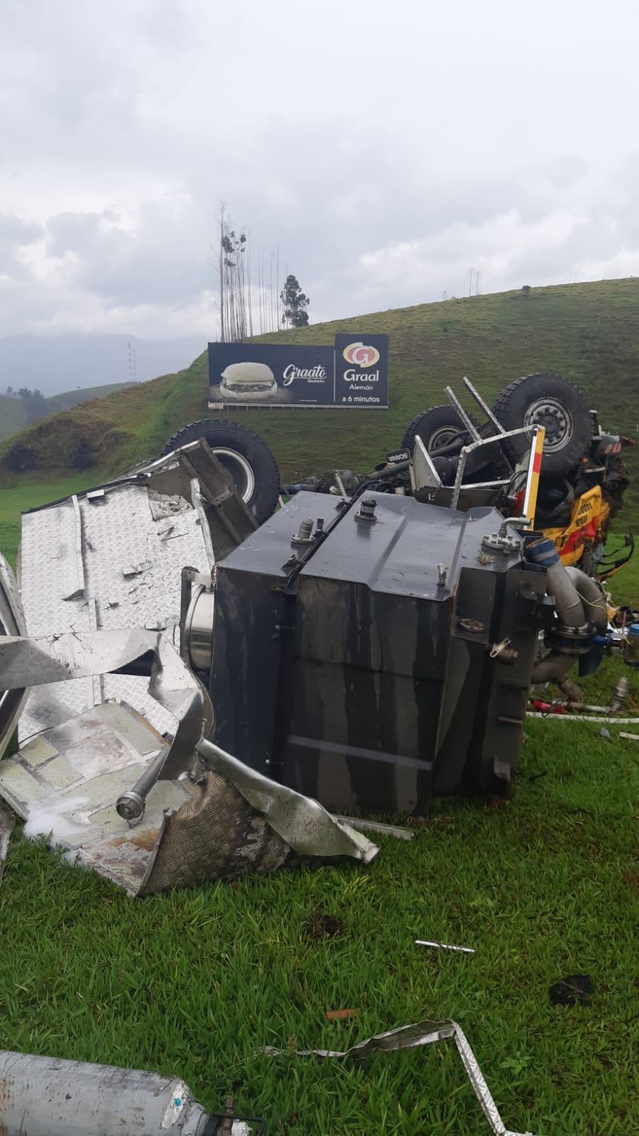 Dois militares da aeronáutica morrem em acidentes na Via Dutra em Lavrinhas