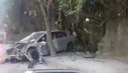Motorista sem habilitação bate em árvore e morre em Jacareí