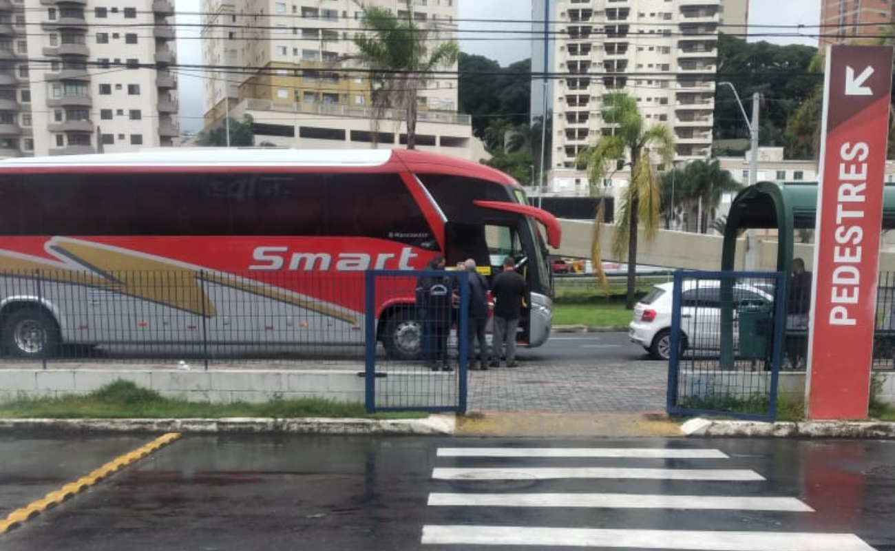 Artesp apreende mais dois ônibus da Buser em São José dos Campos