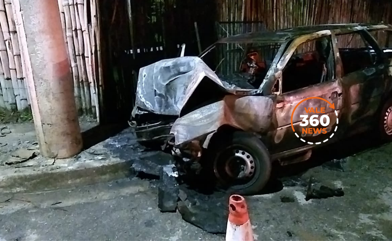 Bebê, de seis meses, morre em acidente de carro contra poste em São José dos Campos