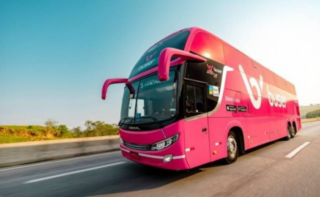 Fiscalização apreende 4 ônibus da Buser em São José dos Campos