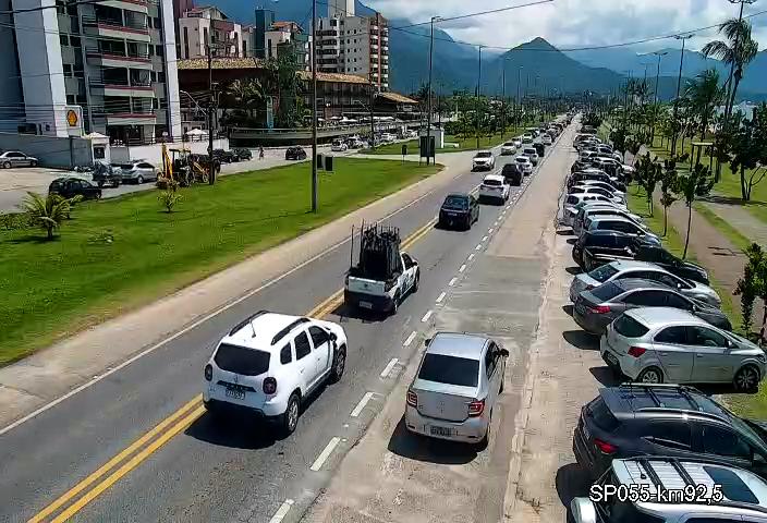 Trânsito intenso na Via Dutra, Oswaldo Cruz e Tamoios nesta quarta-feira