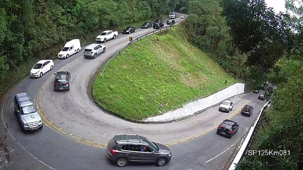 Trânsito intenso na Via Dutra, Oswaldo Cruz e Tamoios nesta quarta-feira 1 Trânsito intenso na Via Dutra, Oswaldo Cruz e Tamoios nesta quarta-feira