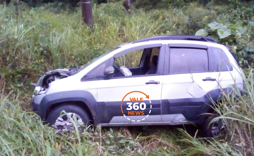 Motorista cai em ribanceira na Rio-Santos em Ubatuba e fica gravemente ferido