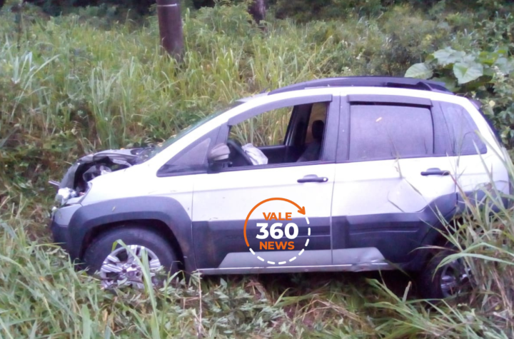 Motorista cai em ribanceira na Rio-Santos em Ubatuba e fica gravemente ferido