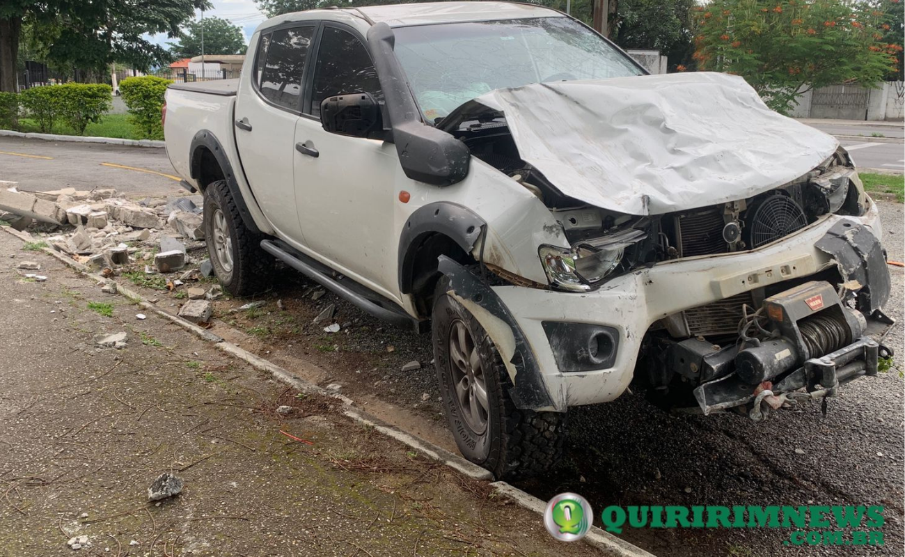 Motorista tem mal súbito e atravessa muro do Seminário no Quiririm