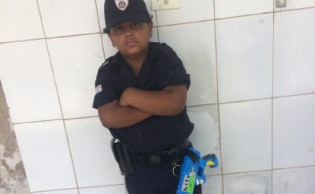 GCM faz alegria de menino de 07 anos em Taubaté