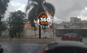 Temporal em Taubaté deixa casas e ruas alagadas e carros cheio de água em avenida do centro