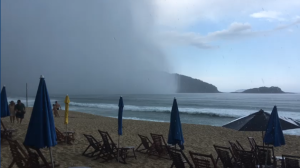 Veja o vídeo da chegada da tromba d'água em Ubatuba
