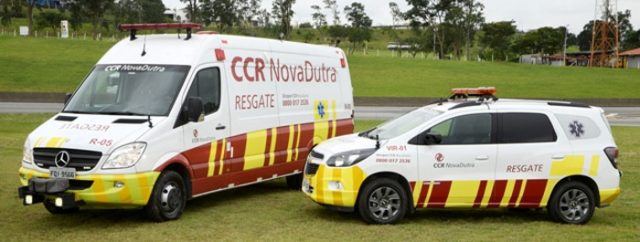 Acidente entre van e carreta na Via Dutra