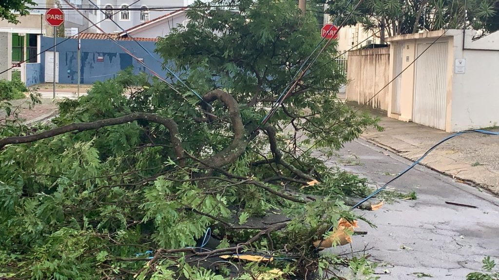 Falta energia elétrica e água em São José dos Campos depois do temporal desta quarta-feira 1 Falta energia elétrica e água em São José dos Campos depois do temporal desta quarta-feira