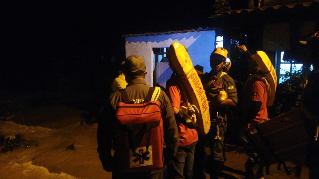 Nove pessoas em Ubatuba e uma família em Ilhabela estão desabrigas