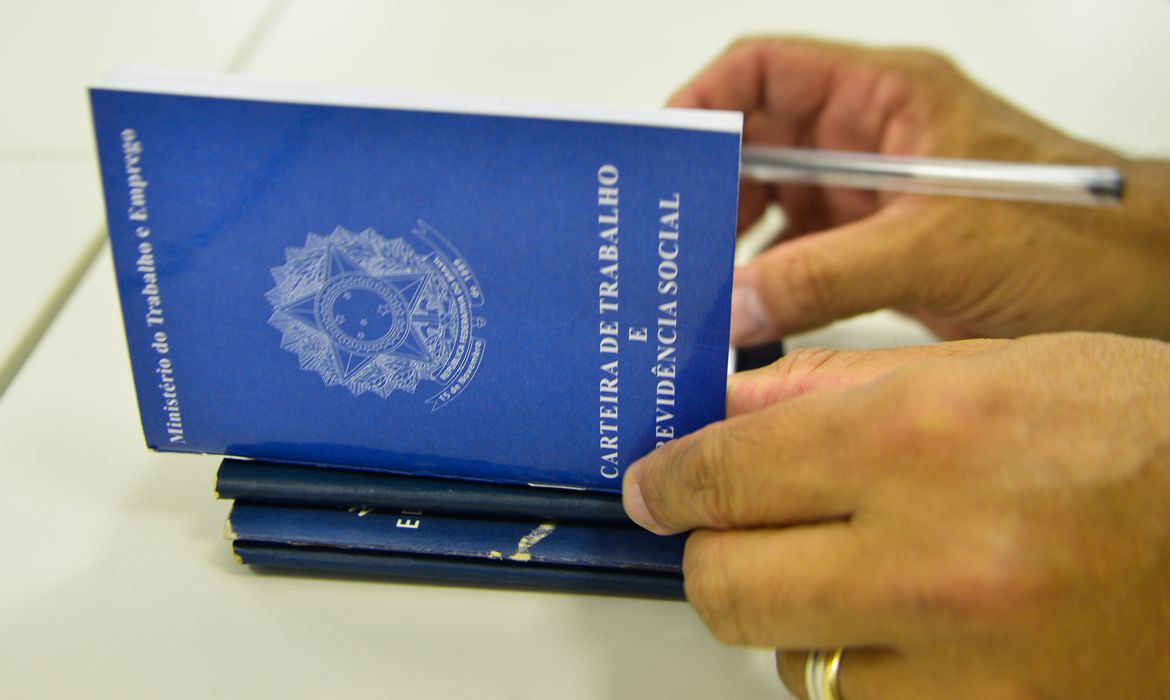 PAT tem mais de 200 vagas de emprego em Caraguatatuba