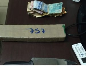 Cinco pessoas são presas por tráfico de drogas, com ajuda de cães farejadores, em Taubaté 1 Cinco pessoas são presas por tráfico de drogas, com ajuda de cães farejadores, em Taubaté
