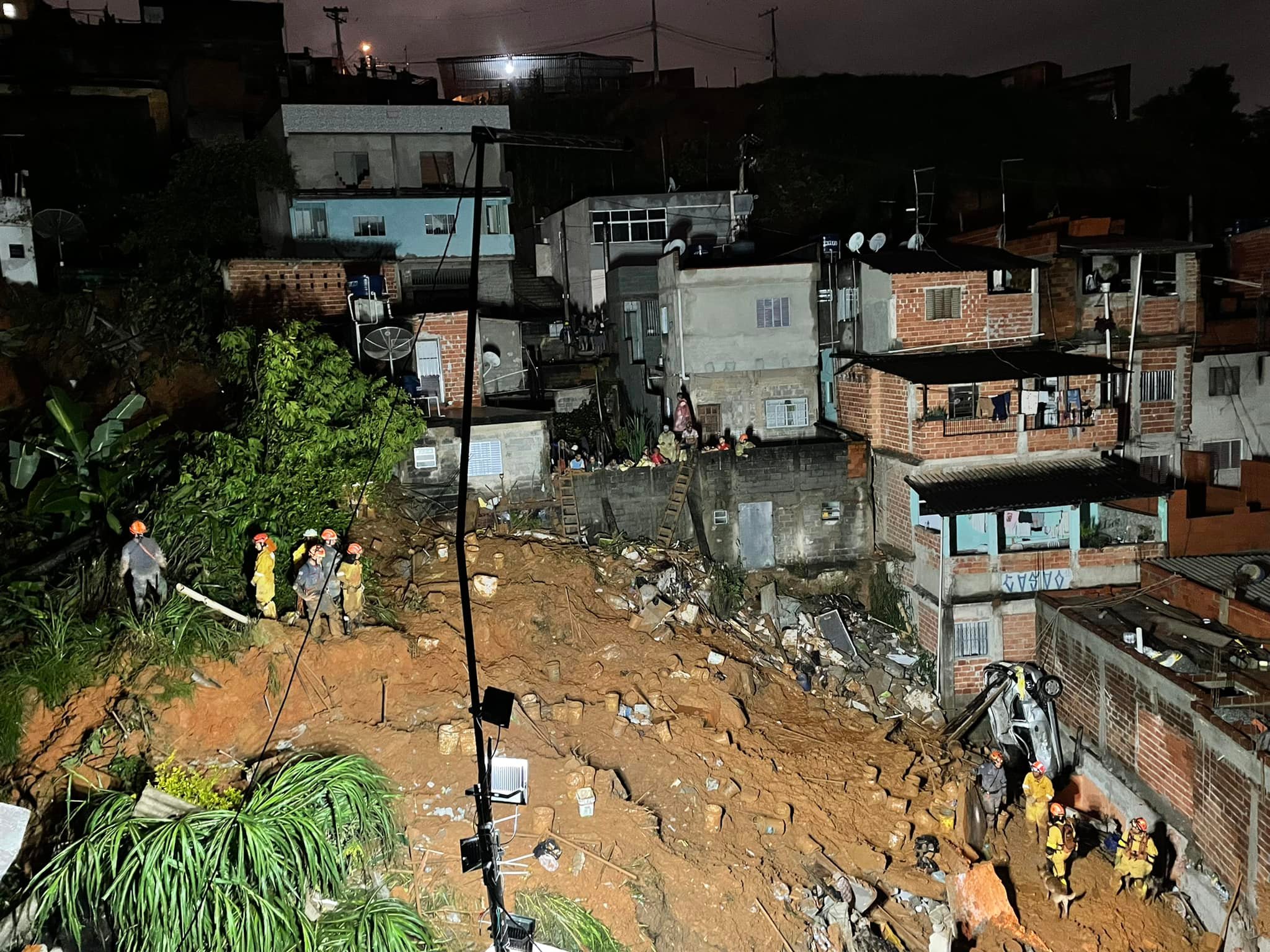 Chuvas deixam 19 mortes e rastro de destruição em cidades de São Paulo