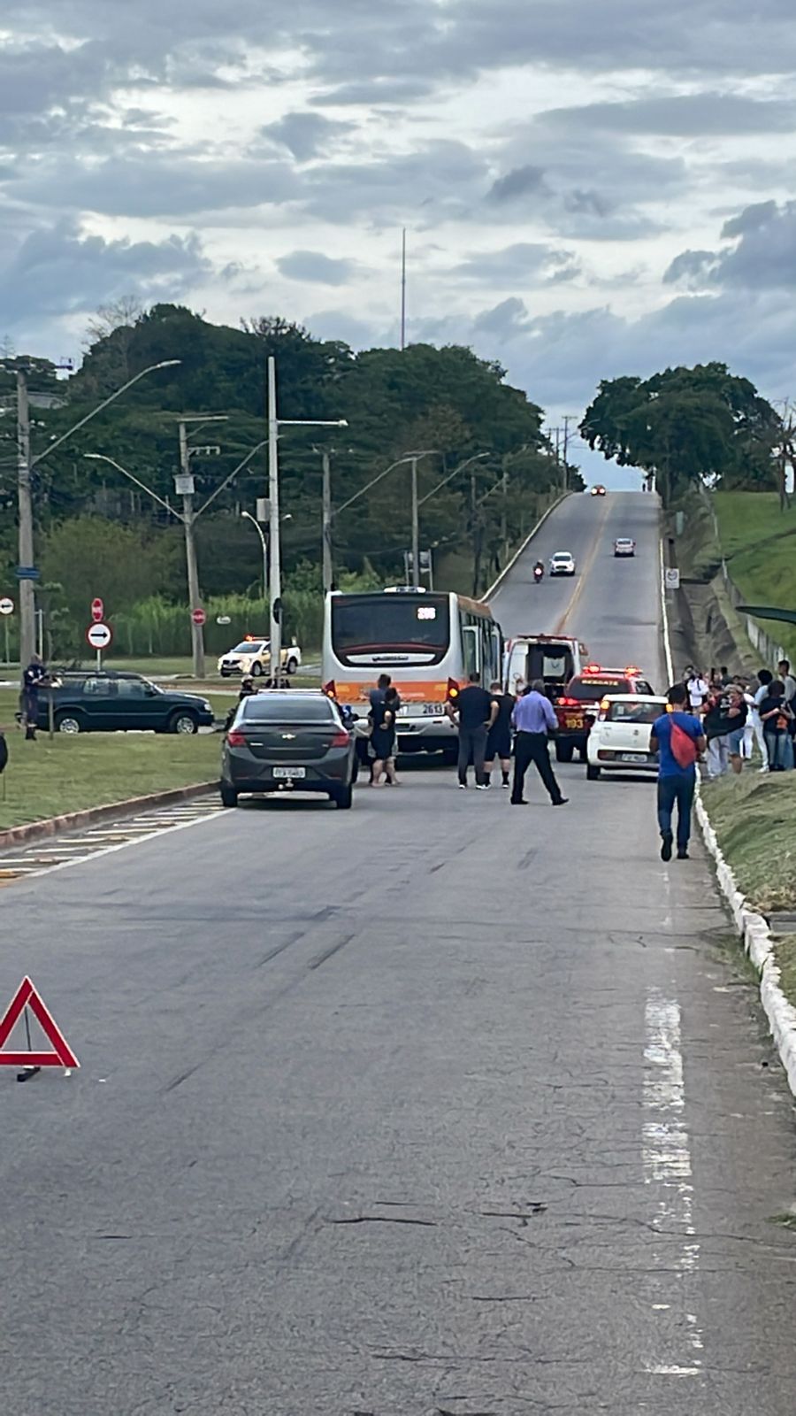 Menina, de 05 anos, é atropelada por ônibus e morre em São José dos Campos
