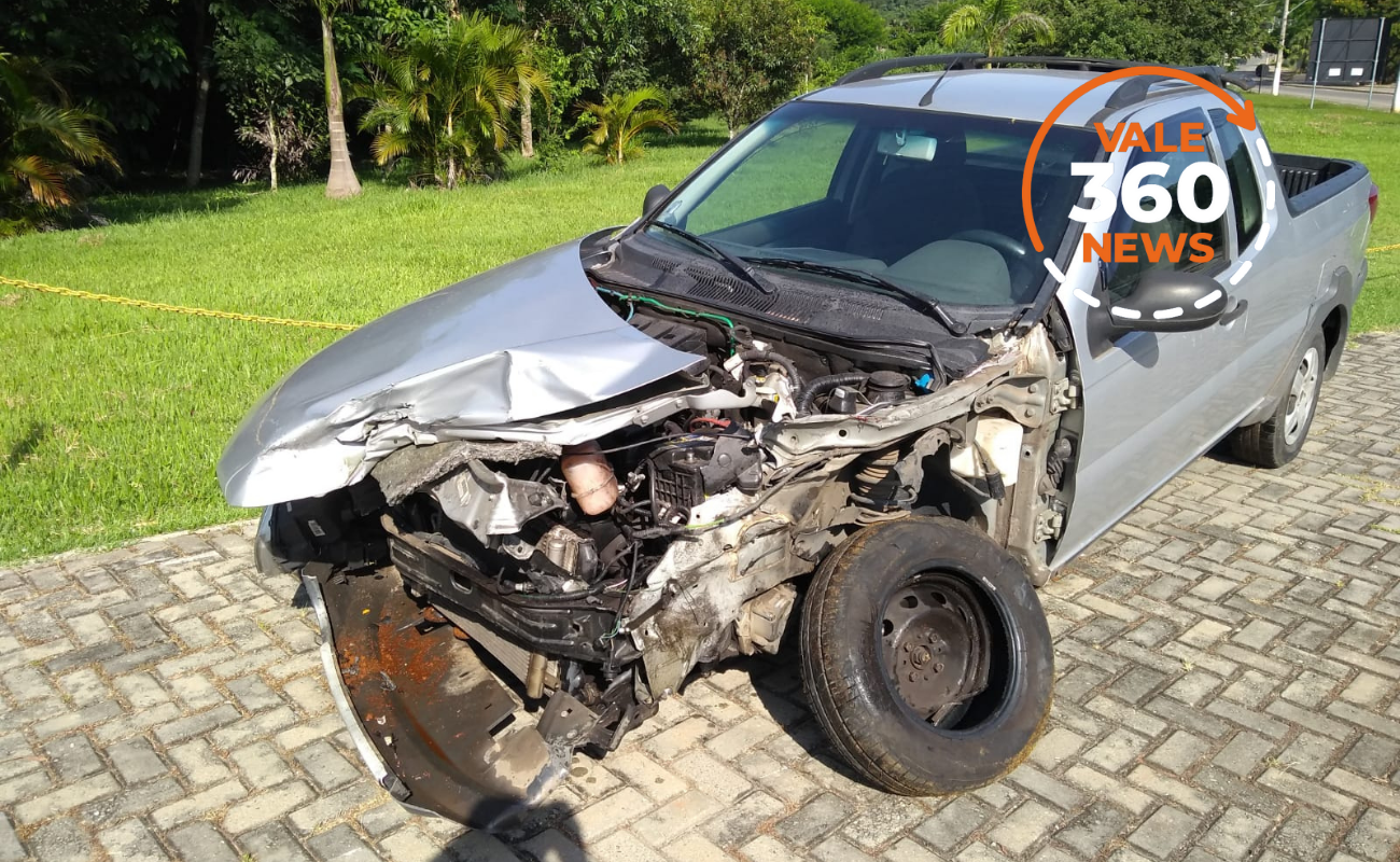 Motociclista é arremessado a mais de 20 metros em acidente na Oswaldo Cruz em Taubaté