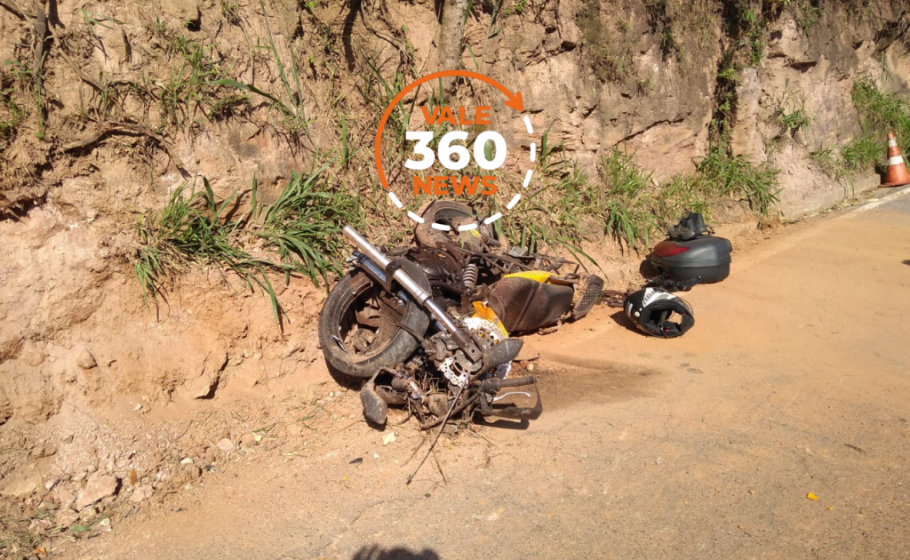 Motociclista é arremessado a mais de 20 metros em acidente na Oswaldo Cruz em Taubaté 1 Motociclista é arremessado a mais de 20 metros em acidente na Oswaldo Cruz