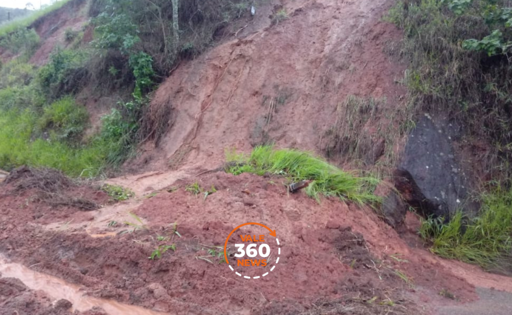 SP-50 tem sete trechos de queda de barreiras e um de árvore entre Campos do Jordão e São Bento do Sapucaí