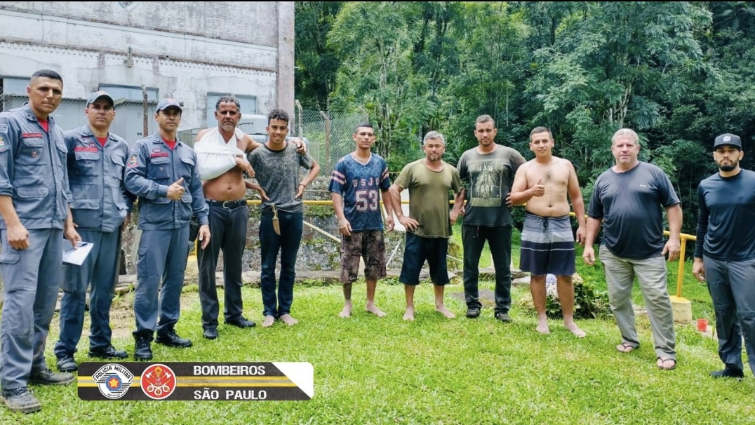 Sete pessoas são resgatadas pelos Bombeiros em trilha em Pindamonhangaba