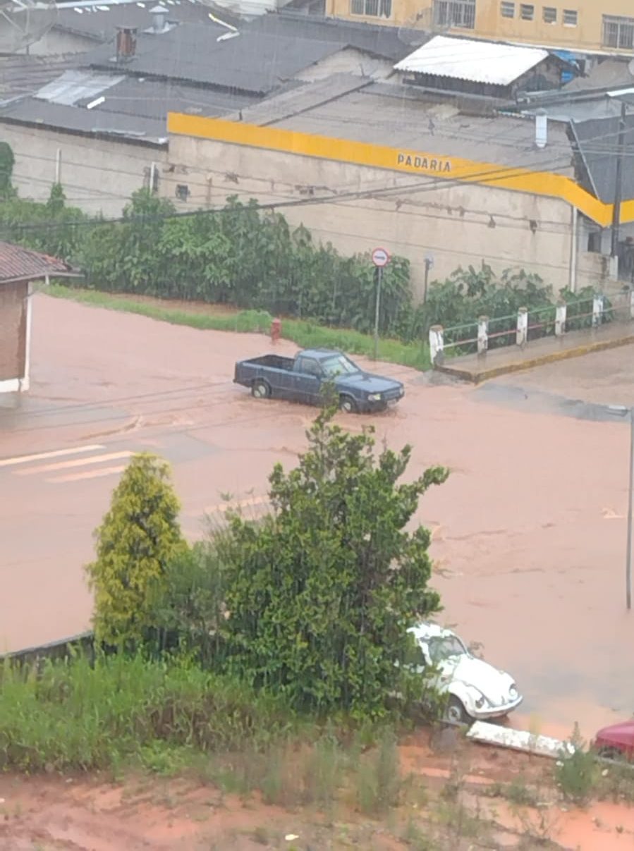 Campos do Jordão tem alagamentos e deslizamentos de terra nesta quinta-feira