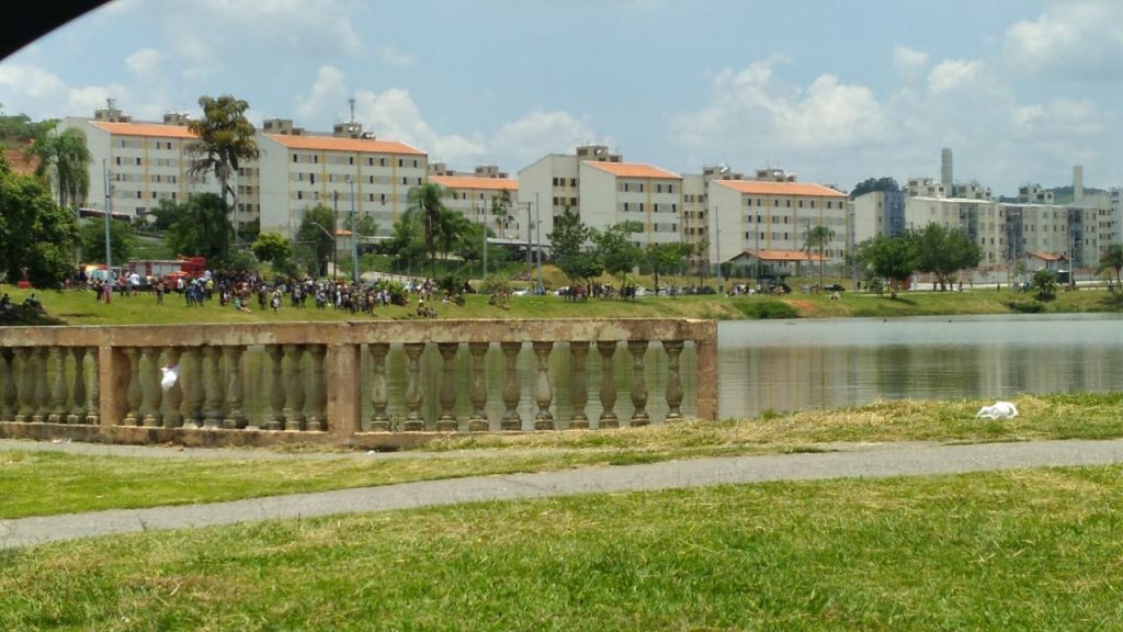 Homem desaparece em lago de São José dos Campos ao tentar pegar bola 1 Homem desaparece em lago de São José dos Campos ao tentar pegar bola