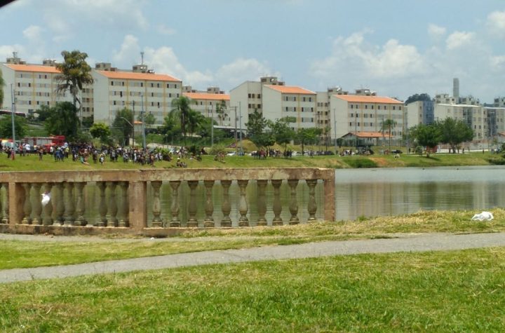 Homem desaparece em lago de São José dos Campos ao tentar pegar bola