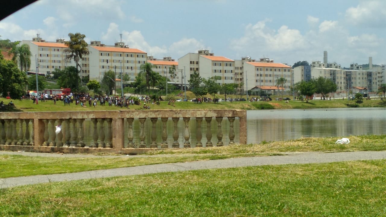 Homem desaparece em lago de São José dos Campos ao tentar pegar bola