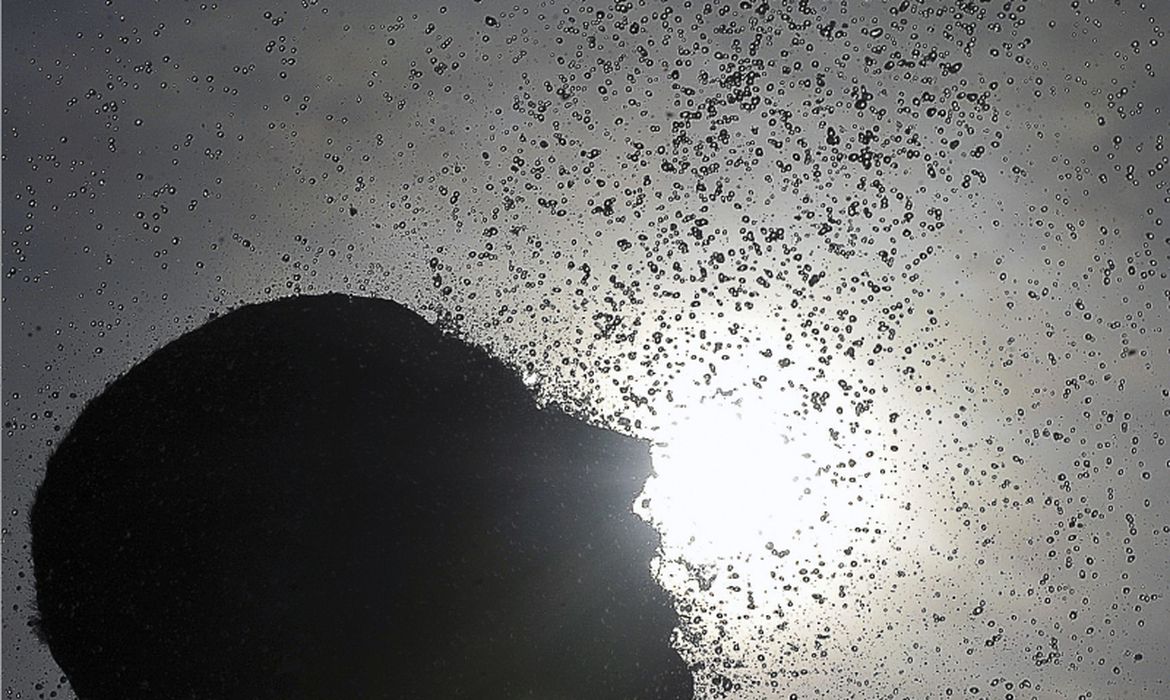 Taubaté deve ter recorde de calor nesta terça. Em Guaratinguetá termômetros registraram 36ºC