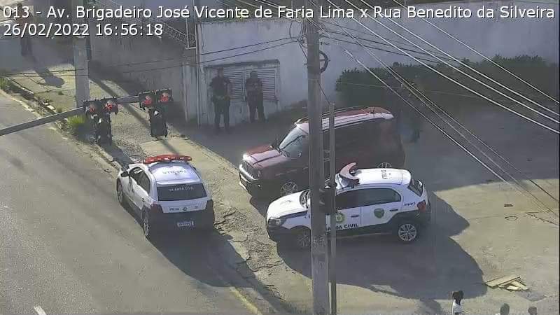 Moradores de Rua em Taubaté são explorados para vender produtos nas vias da cidade