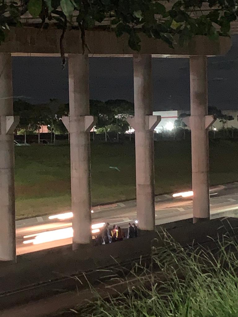 Mulher morre atropelada na Via Dutra em São José dos Campos