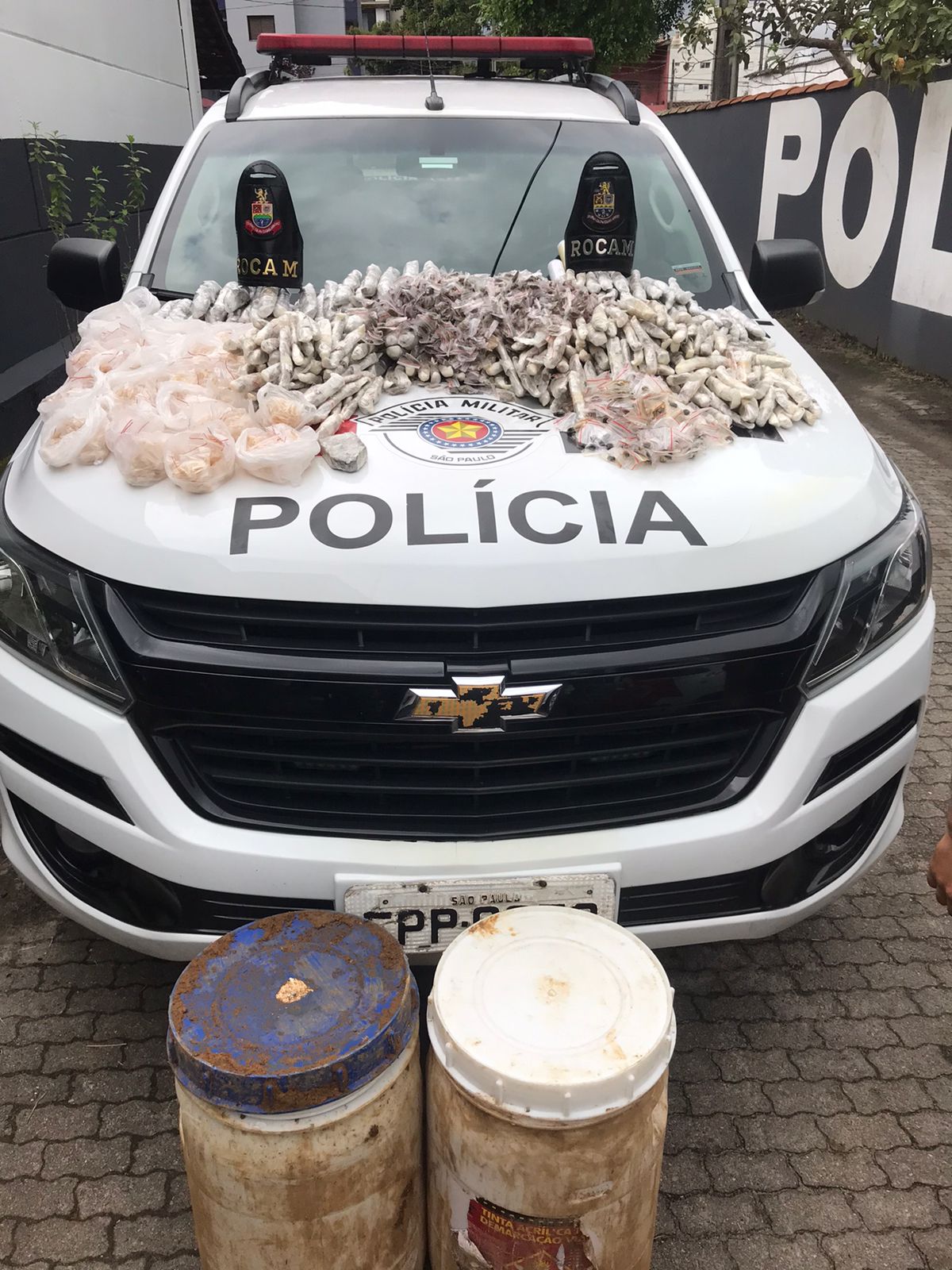 PM prende traficantes com 19 kg de drogas em Ubatuba e Caraguatatuba