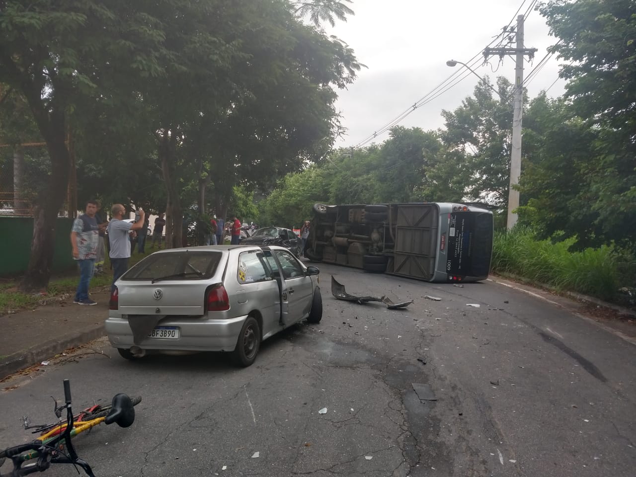 Acidente na Estrada do Atanásio em Pindamonhangaba deixa dois feridos 5 estrada-do-atanasio-em-pindamonhangaba