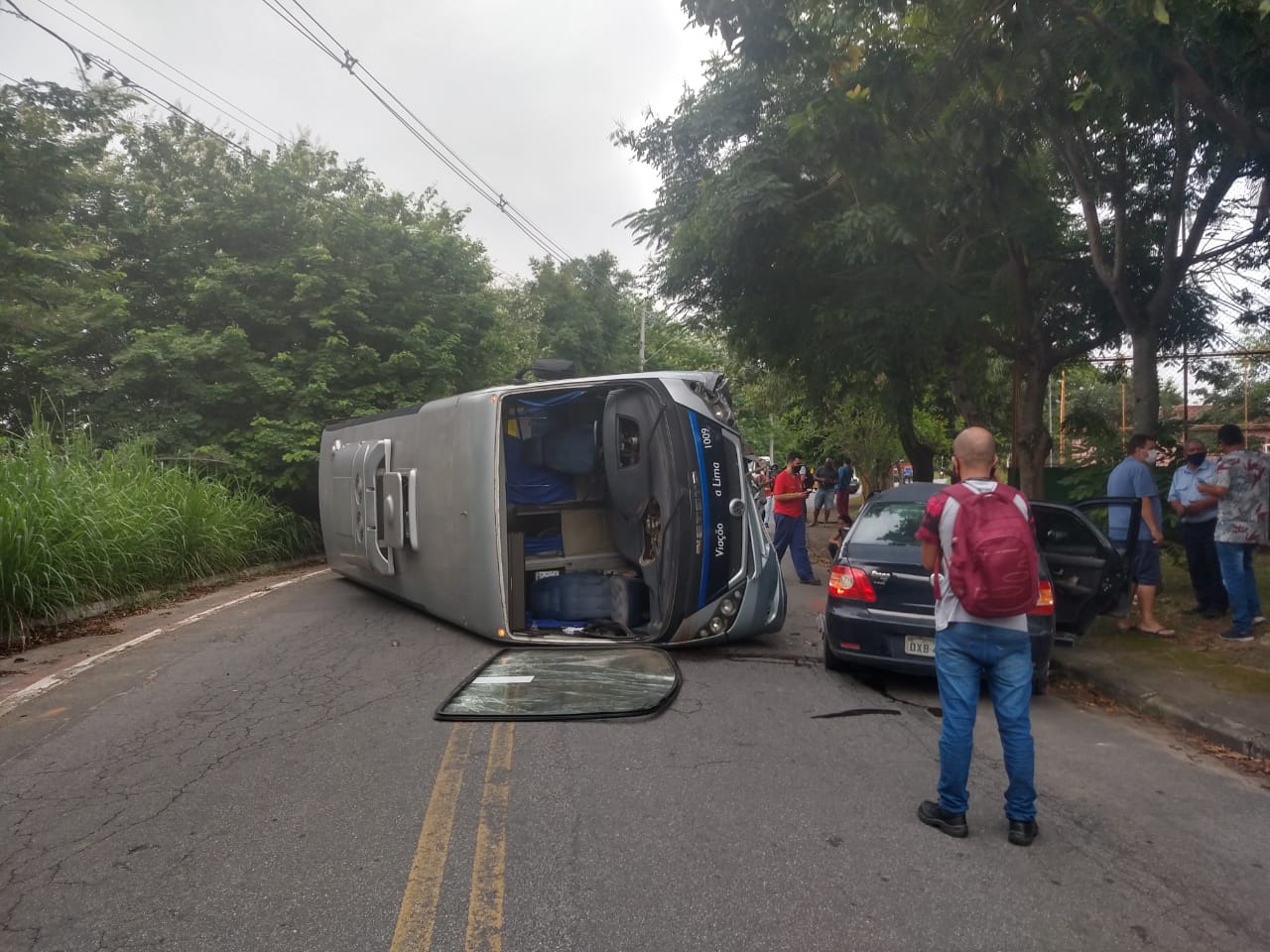 Acidente na Estrada do Atanásio em Pindamonhangaba deixa dois feridos 3 WhatsApp Image 2022 02 25 at 10.11.10
