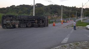 rua Eduardo Nozelli e tentava acessar a Avenida Francisco Alves Monteiro, quando tombou.
