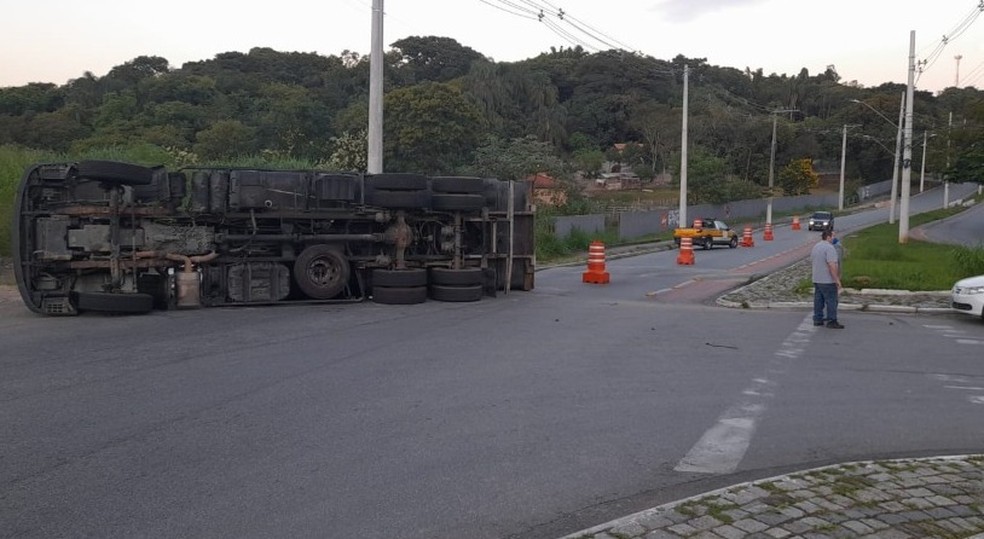 rua Eduardo Nozelli e tentava acessar a Avenida Francisco Alves Monteiro, quando tombou.