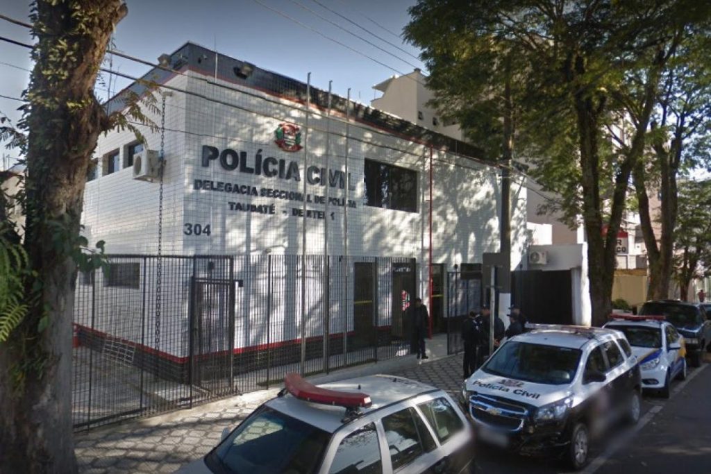 Para fugir de de ex-namorado, mulher pula de carro em movimento, na Via Dutra, em Taubaté 1 Para fugir de de ex-namorado, mulher pula de carro em movimento, na Via Dutra, em Taubaté