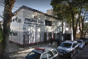 Para fugir de de ex-namorado, mulher pula de carro em movimento, na Via Dutra, em Taubaté