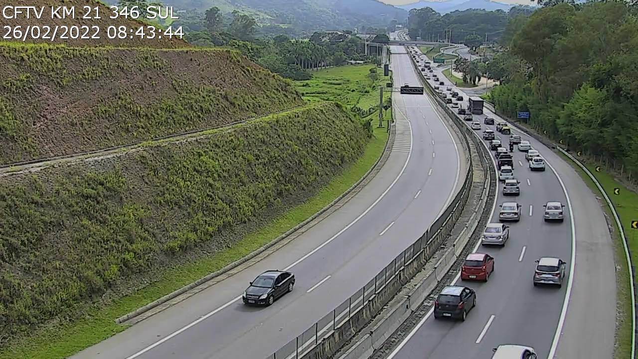 Estradas da região têm Trânsito Intenso sentido litoral