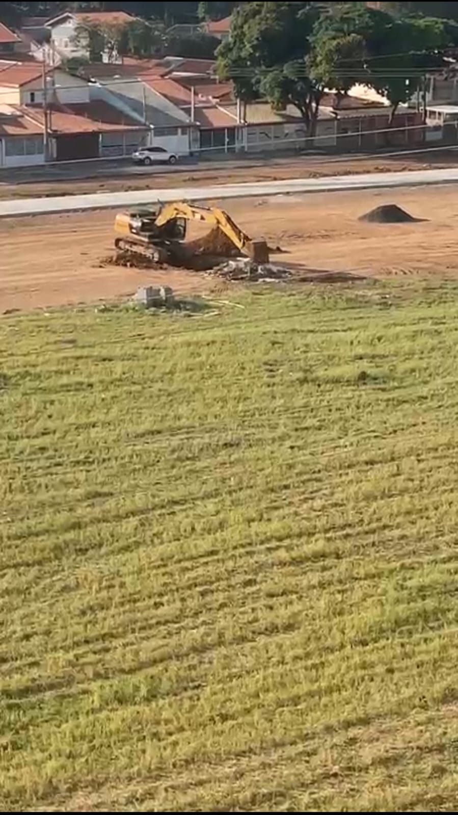 Entulho é enterrado em trecho de obra da Linha Verde, vendida como sustentável pelo governo Felício Ramuth