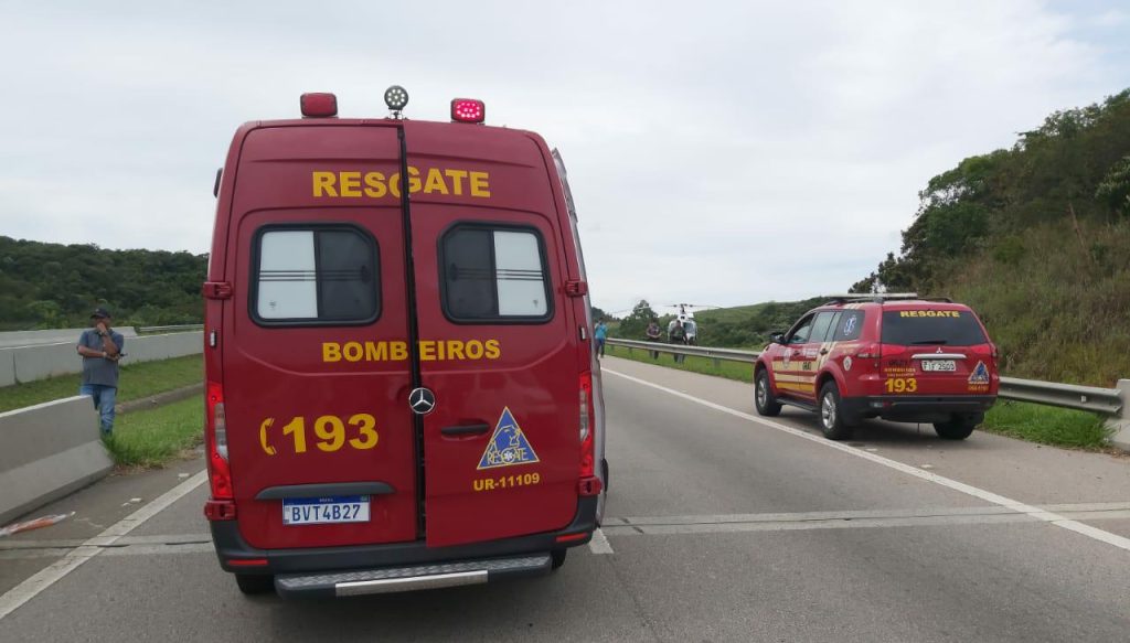 Motociclista bate contra caminhão e morre em avenida de São José dos Campos 1 motociclista-bate