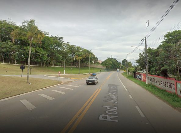 Motociclista morre e garupa fica ferida em colidir com carro em Estrada de Caçapava
