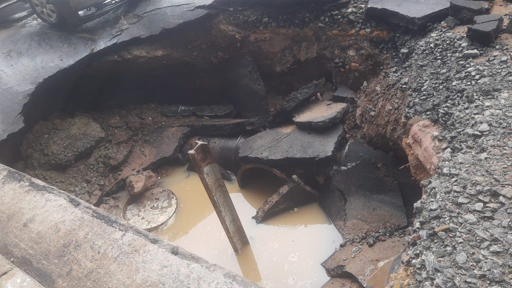 Rompimento de adutora pode deixar 17 bairros sem água em Jacareí. Saiba quais são 1 rompimento-de-adutora