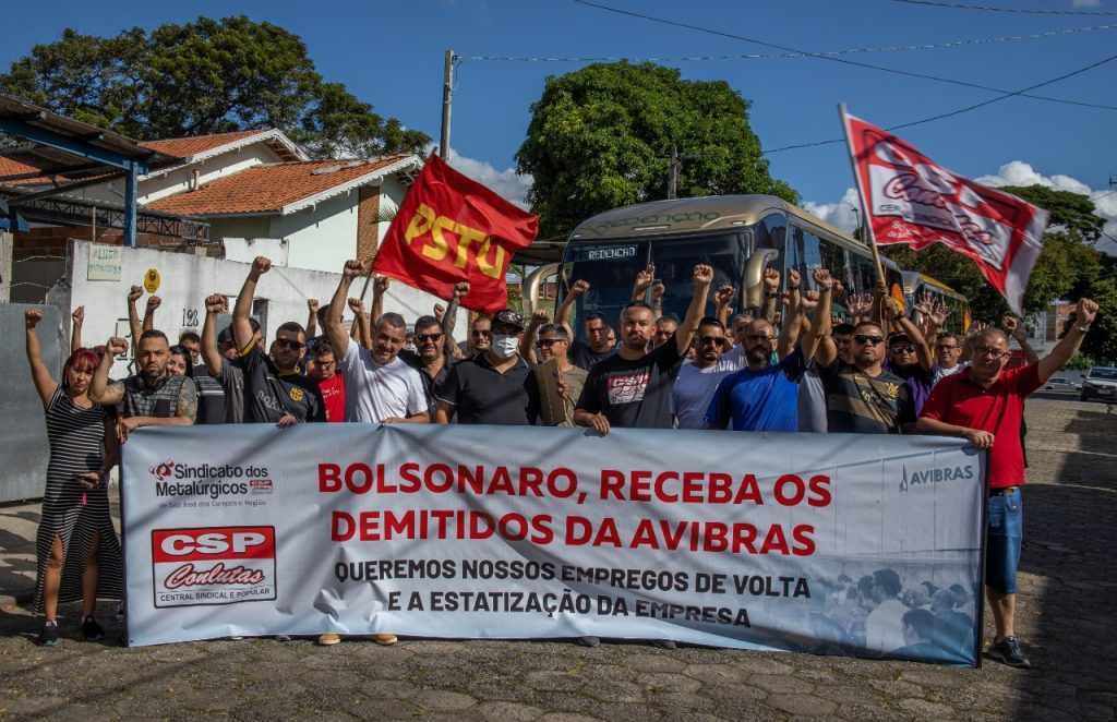 Trabalhadores demitidos da Avibras querem conversar com Bolsonaro e já estão em Brasília 1 Bolsonaro