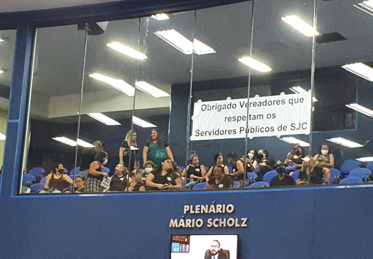 Vereadores aliados perdem mais de uma dezena de comissionados indicados por serem contra a Reforma da Previdência. Retaliação é resposta da Prefeitura de SJC