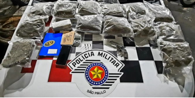 PM de Taubaté apreende 7 kg de drogas e arma