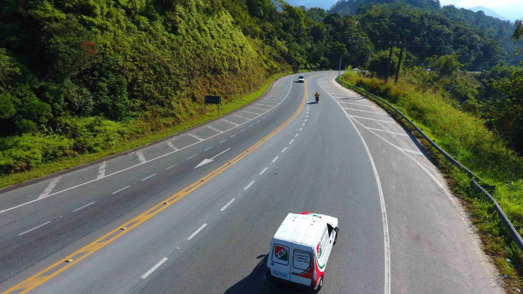 Motociclistas se chocam na Serrinha do Getuba em Caraguatatuba e morrem 1 serrinha-do-getuba