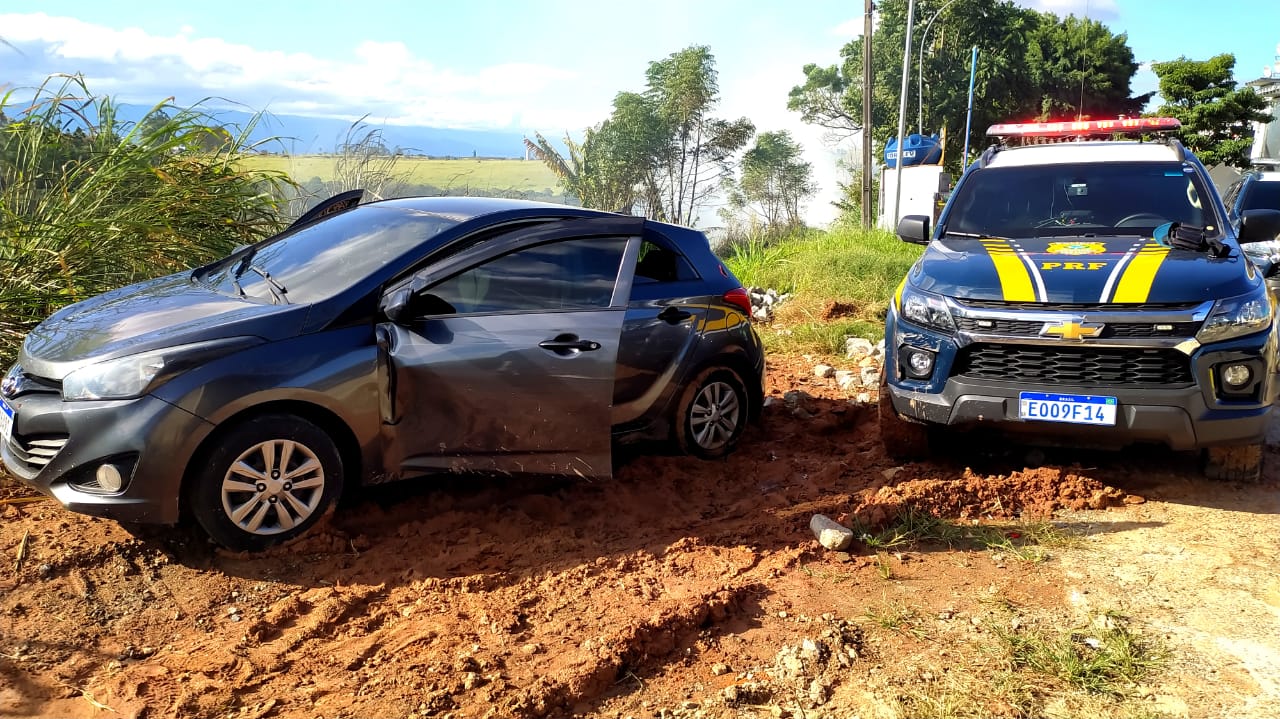 PRF liberta caminhoneiro sequestrado na Via Dutra em Caçapava