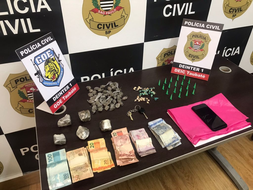 Suspeito de tráfico de drogas foge da polícia, quase atropela pedestres e é preso em Taubaté 2 pedestres