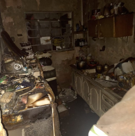 Casa pega fogo em Taubaté e idoso, de 66 anos, é resgatado pelos Bombeiros em meio ao incêndio 2 Casa pega fogo em Taubaté